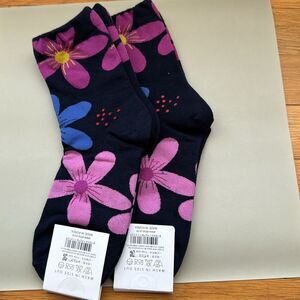 Women’s Purple Floral Socks. Trendy Floral socks with a decorative floral p…